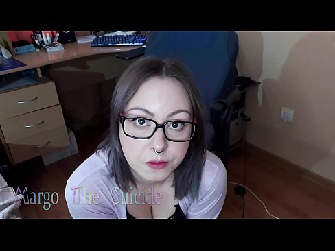 ❤️ Sexig tjej med glasögon suger Dildo djupt på kamera Porno at sv.centr-klassiki.ru